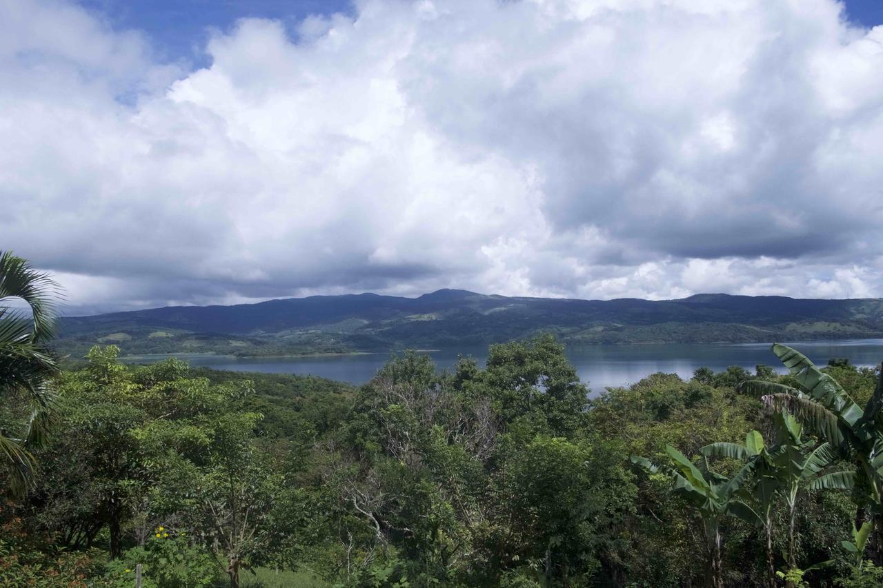 Lake Arenal Hotel And Brewery Тронадора Экстерьер фото
