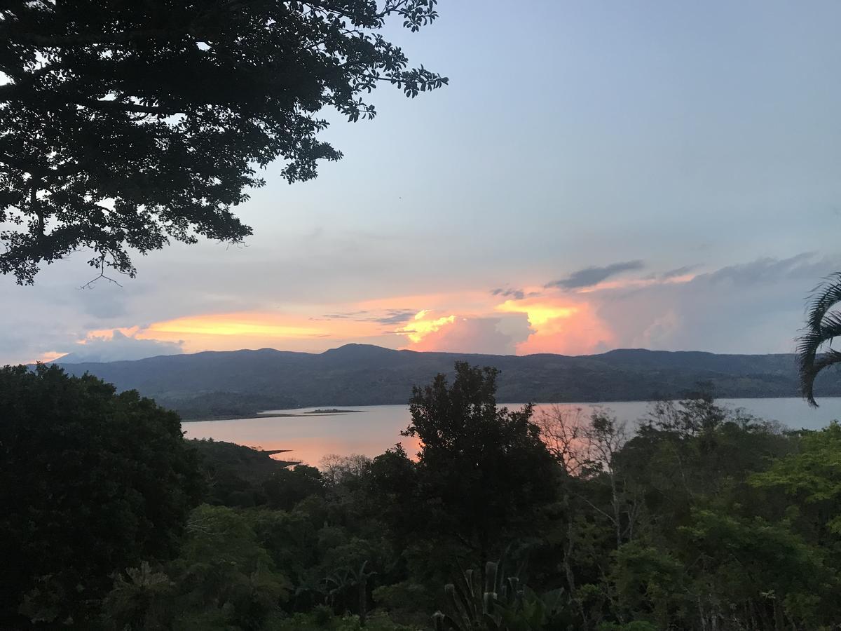 Lake Arenal Hotel And Brewery Тронадора Экстерьер фото